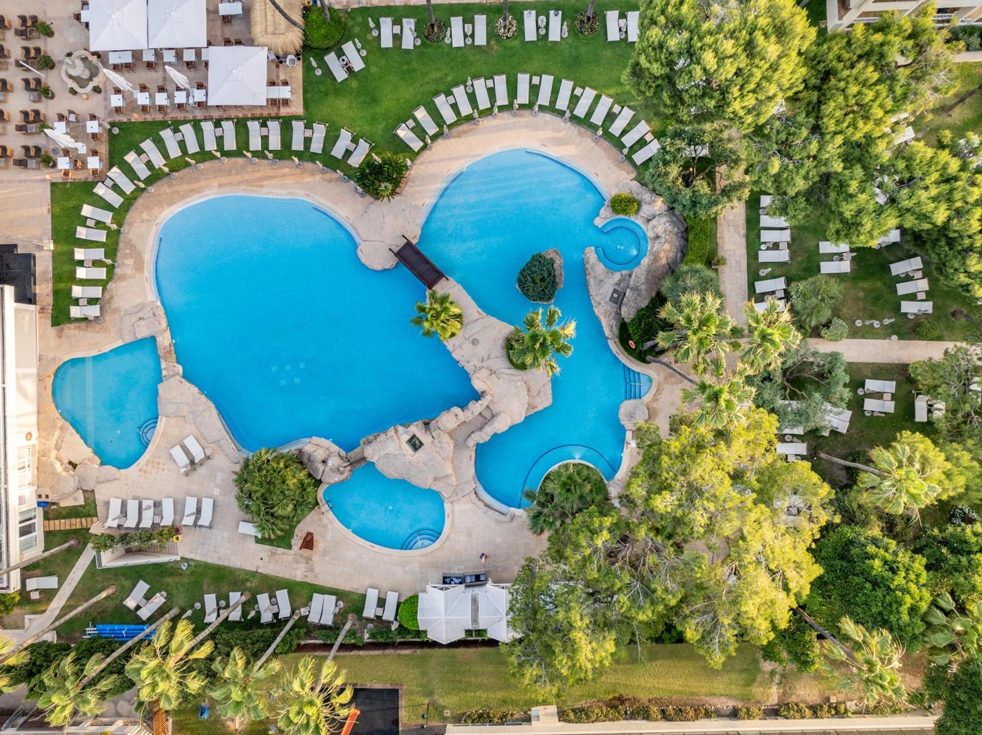Grupotel Parc Natural & Spa Playa de Muro  Bagian luar foto Aerial view of the pool