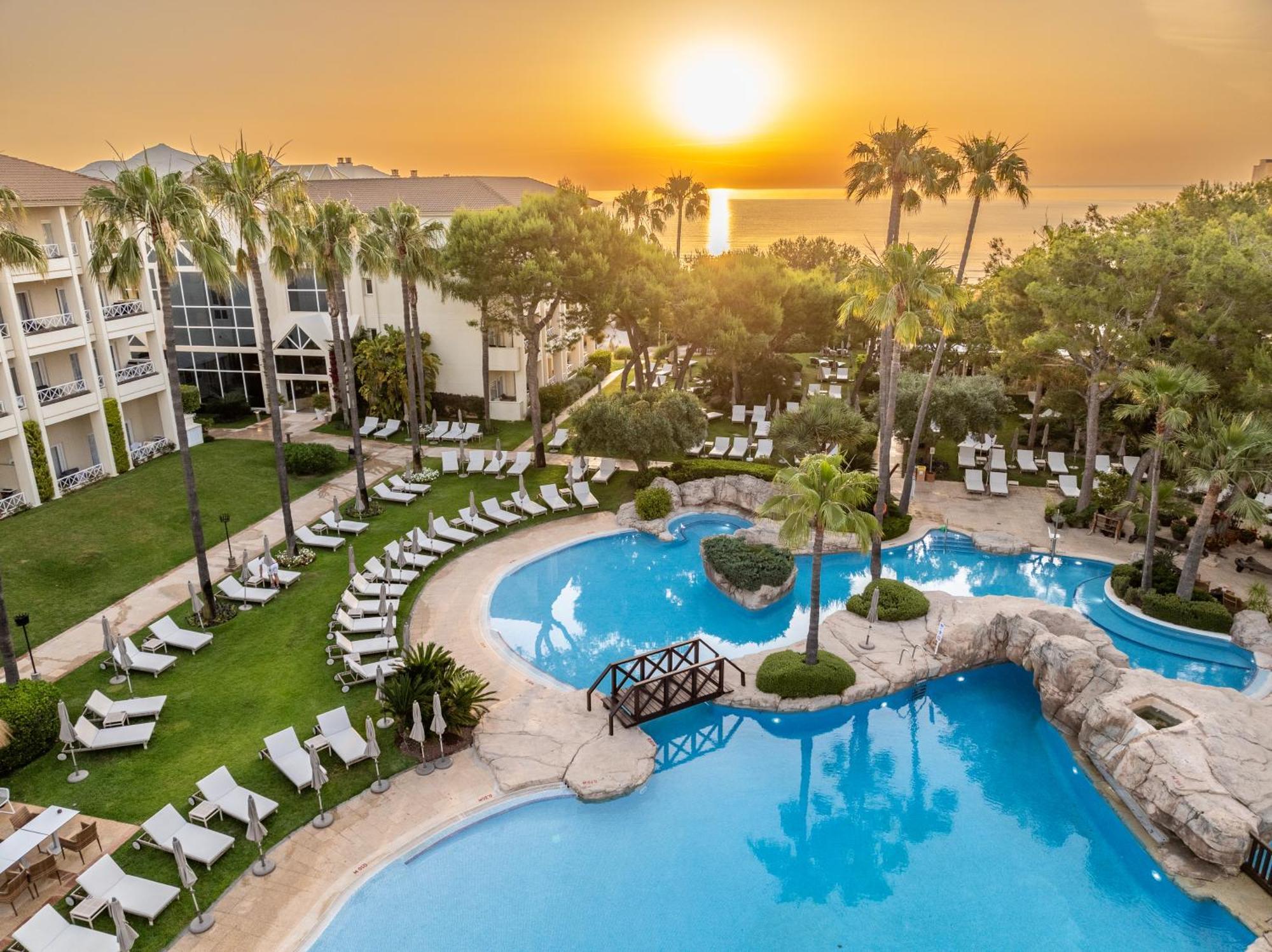 Grupotel Parc Natural & Spa Playa de Muro  Bagian luar foto Sunset at the hotel