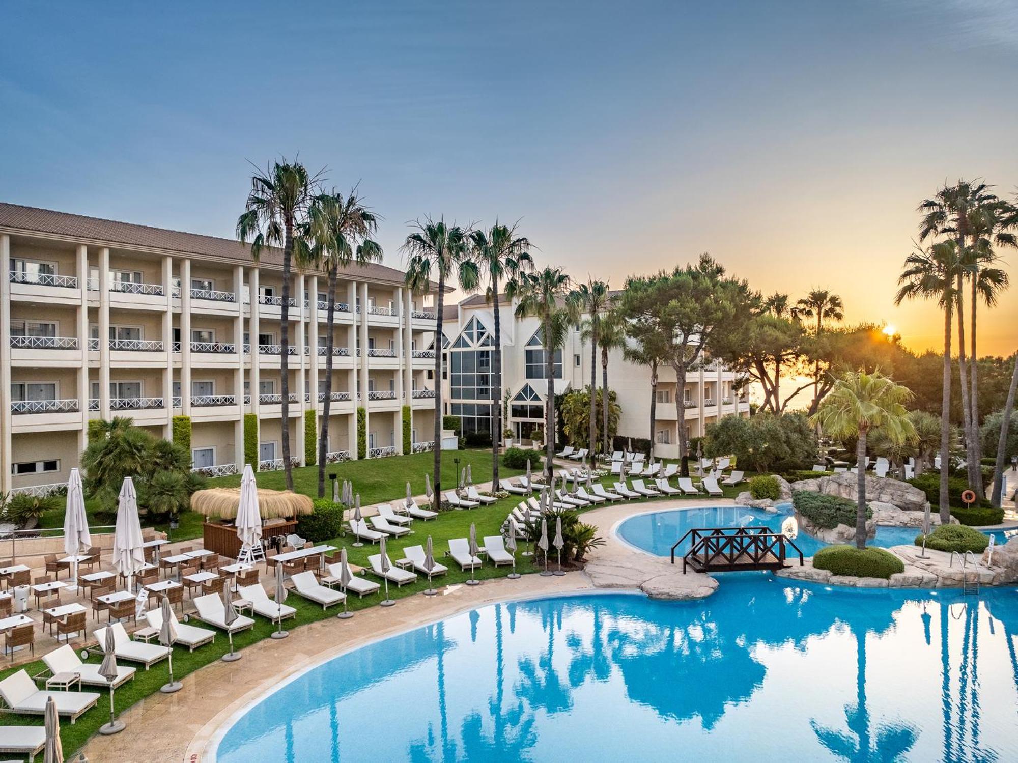 Grupotel Parc Natural & Spa Playa de Muro  Bagian luar foto Hilton Nicosia