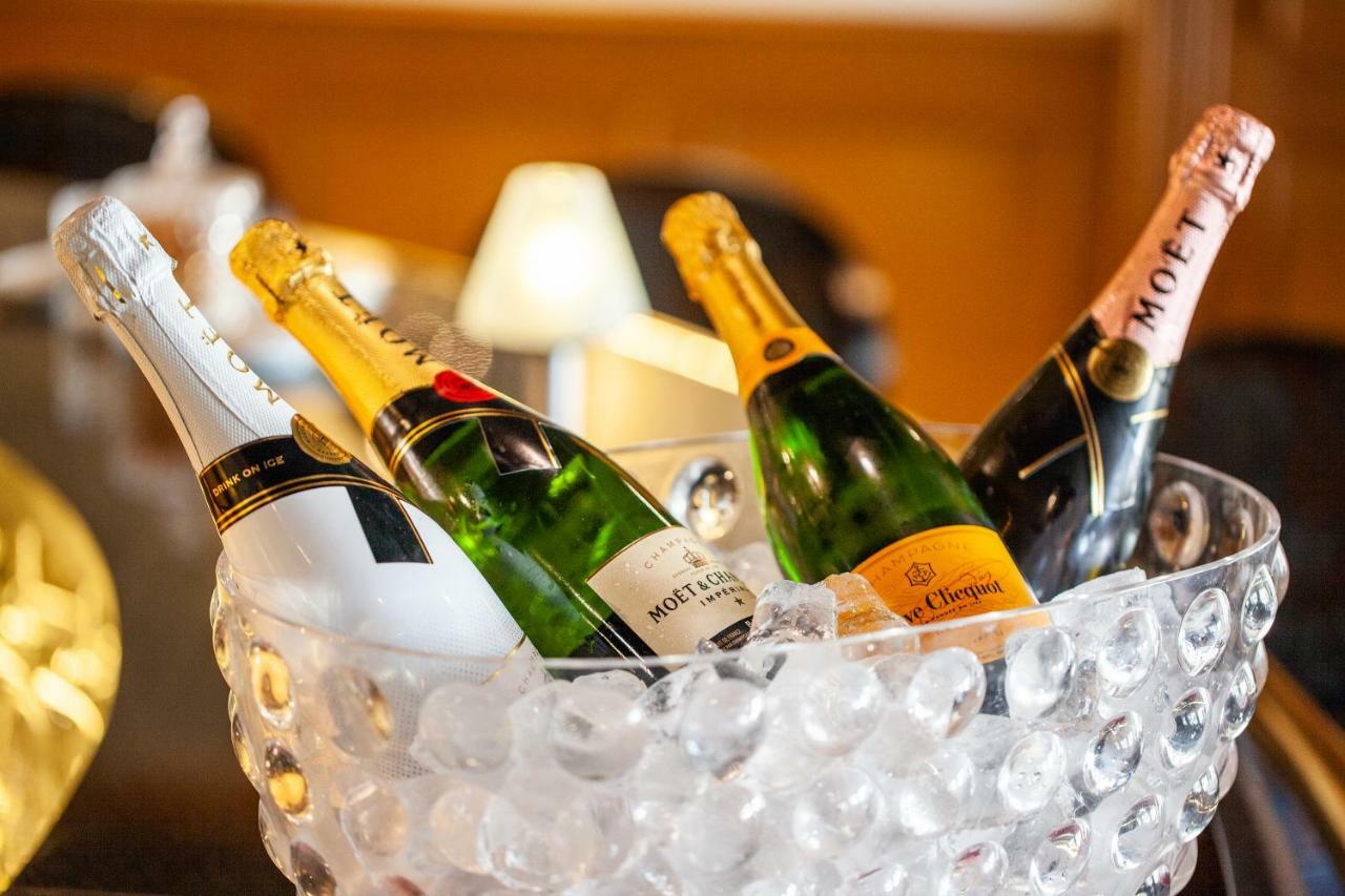 Grupotel Parc Natural & Spa Playa de Muro  Bagian luar foto Champagne bottles in an ice bucket